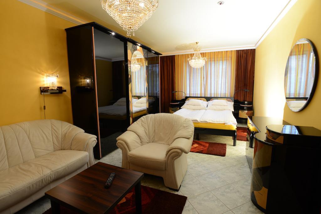 Nexus Vendégház Szeged Habitación foto