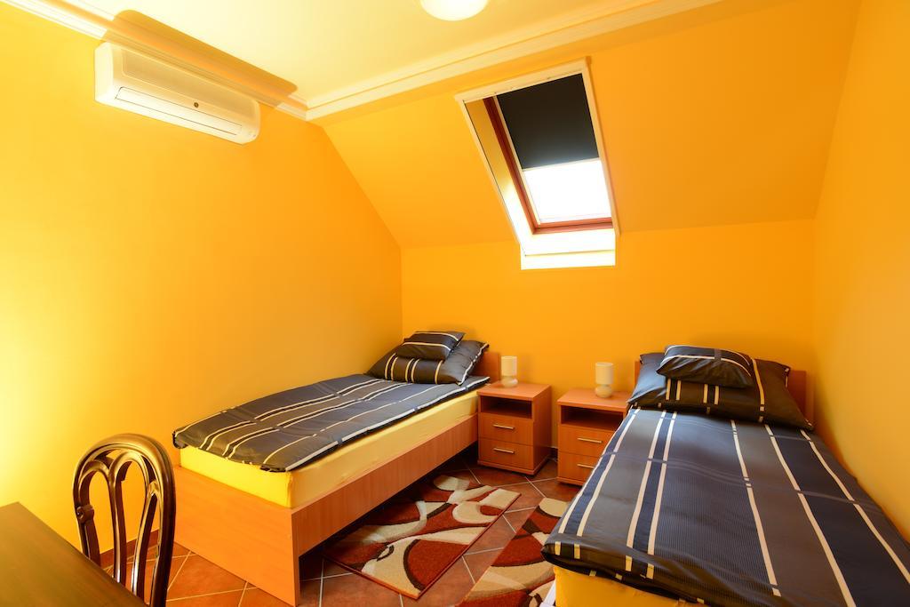 Nexus Vendégház Szeged Habitación foto