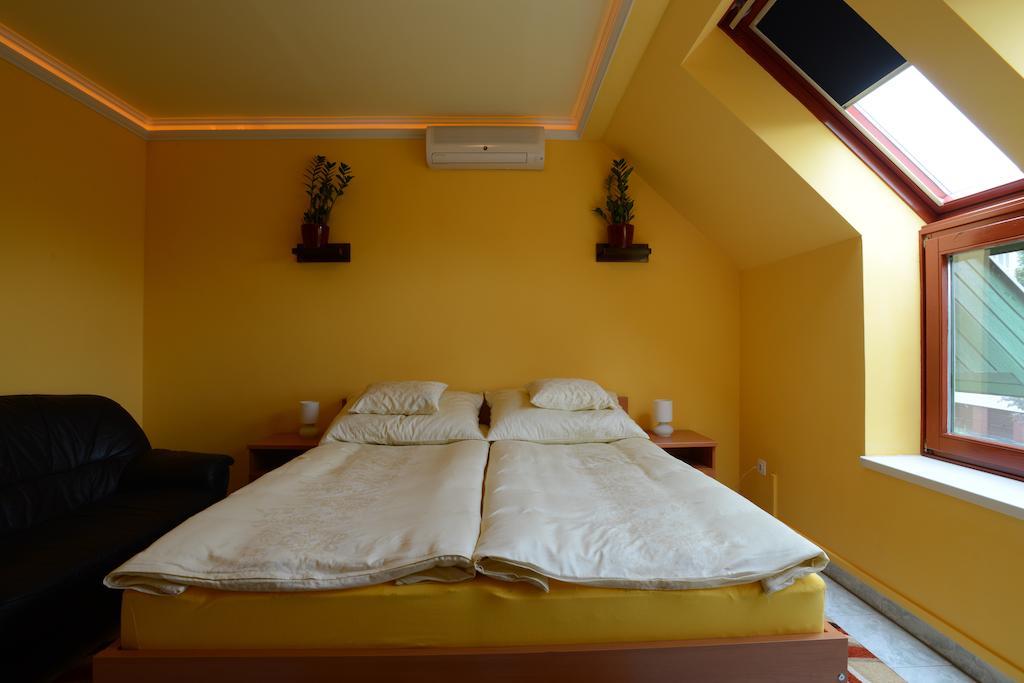Nexus Vendégház Szeged Habitación foto